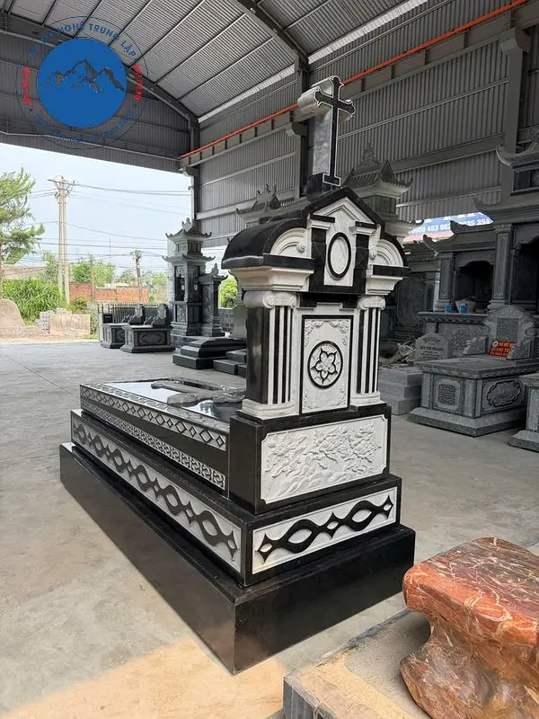 Thiết kế nhà mồ đá đen Công giáo gắn cây thánh giá
