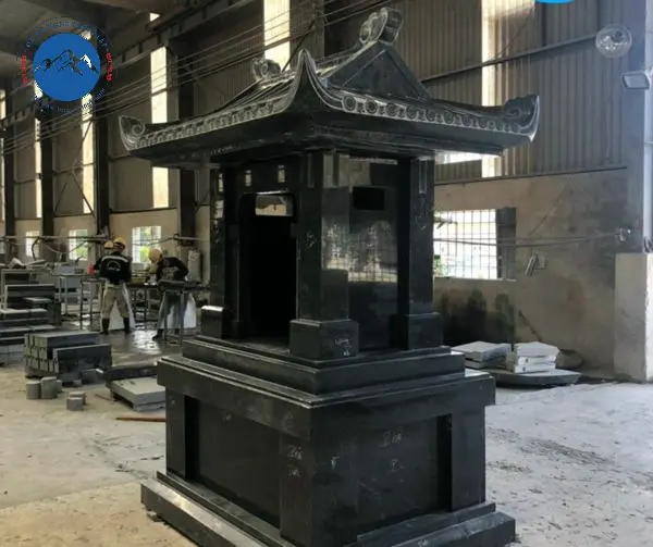 Thiết kế nhà mồ đá đen một mái đao tinh tế