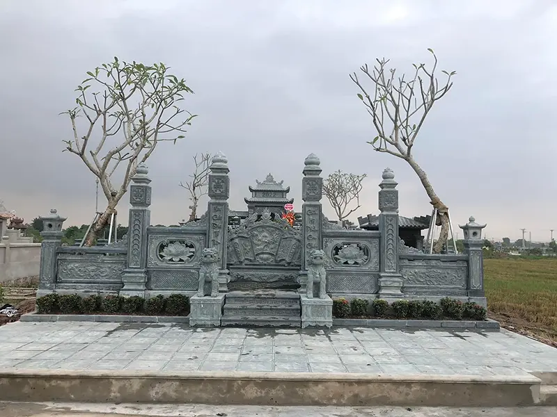 Sử dụng đá hoa cao cấp, mang lại vẻ đẹp hiện đại và bền vững theo thời gian