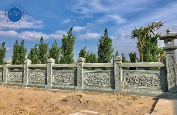 Hạng mục lan can đá bao quanh khu mộ chạm họa tiết tứ quý