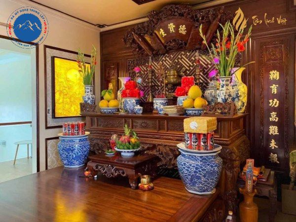 An vị bát hương trên bàn thờ