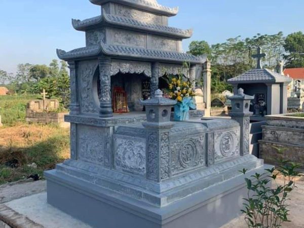 Ba mái vòm tượng trưng cho ba ngôi vị Thiên Chúa