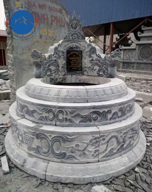Ba tầng đá xếp chồng hài hòa cân đối vững chãi chắc