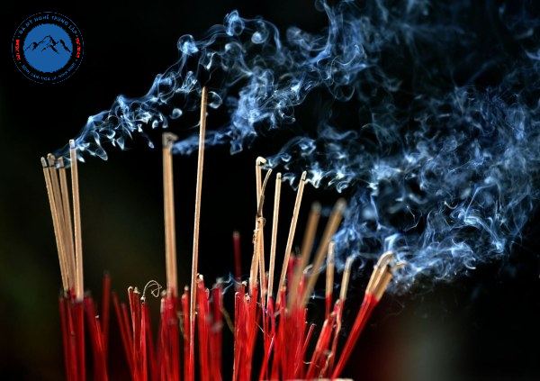 Bài văn khấn cây hương ngoài trời ngày rằm, mùng 1 chuẩn và đầy đủ nhất