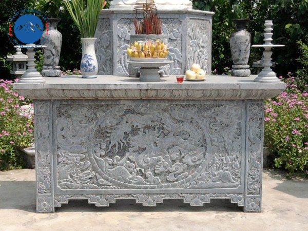 Mẫu bàn thờ biểu trưng vẻ đẹp, đức hạnh, sự tái sinh linh thiêng