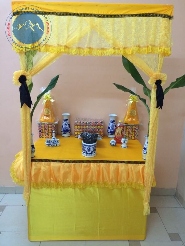 Bàn thờ người mới mất là gì?