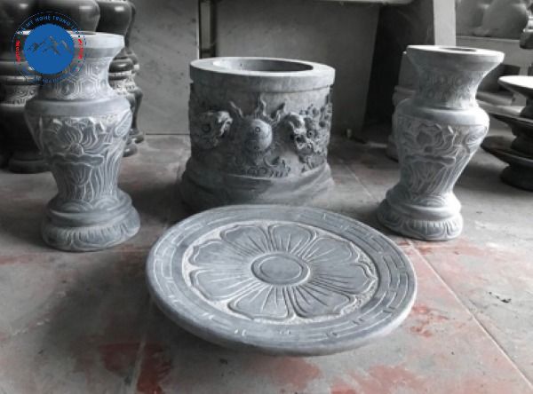 Bát hương đá trang nghiêm cho bàn thờ gia đình