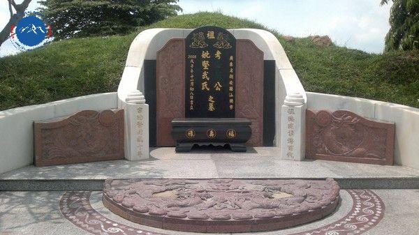 Bia đá tự nhiên khắc câu đối phong thủy sơn màu tinh tế