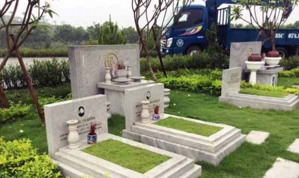 Bia đá xám xà cừ vát cạnh tinh tế chuẩn phong cách Mỹ