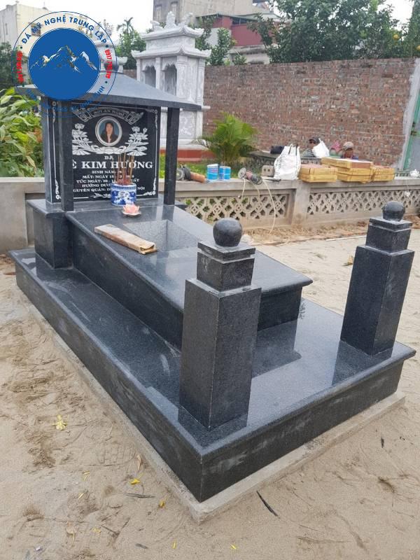 Bia mộ đá kim sa dày 3cm khắc rồng chầu tinh xảo