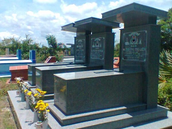 Bia mộ đôi bằng đá trắng cẩm thạch sang trọng