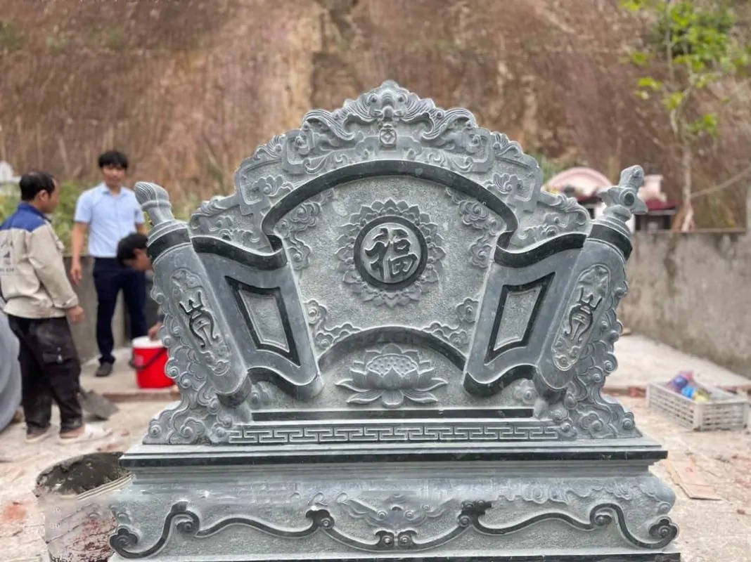 Bình phong đá chạm Long – Phụng, biểu tượng cho sự thịnh vượng