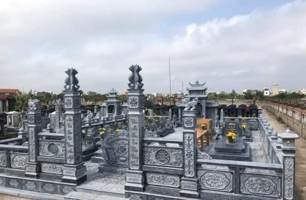 Bố cục lăng thờ trung tâm tạo sự hài hòa tổng thể