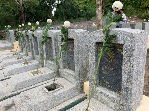 Cách ghi thông tin trên bia mộ liệt sĩ