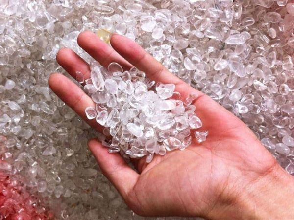 Cách rải đá thạch anh xuống mộ đúng chuẩn