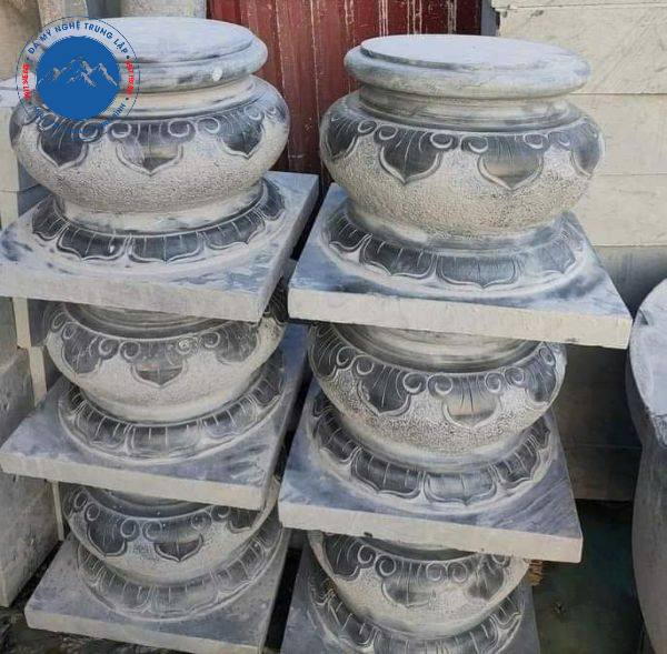 Cận cảnh cột đá tròn chạm rồng sắc nét tại Yên Định