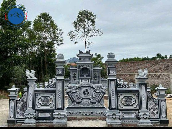 Cận cảnh hoa văn rồng uốn lượn trên cuốn thư đá đẹp