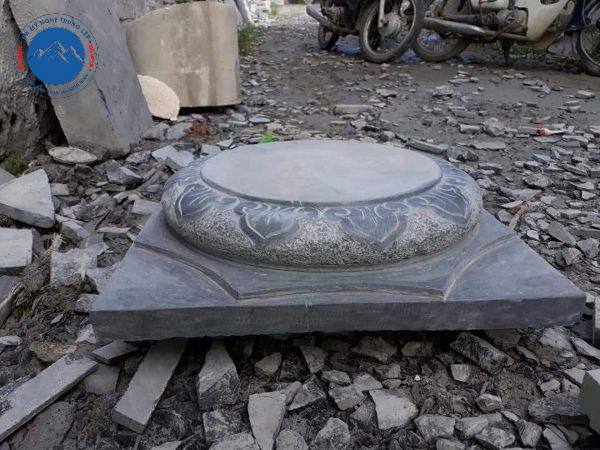 Cận cảnh tảng đá kê cột gỗ chùa cổ Kim Bảng