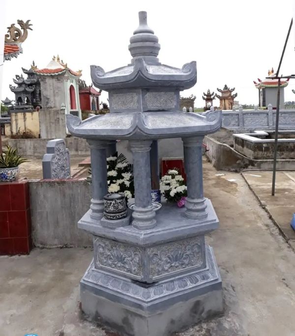 Chạm khắc hoa văn sắc sảo trên mộ đá