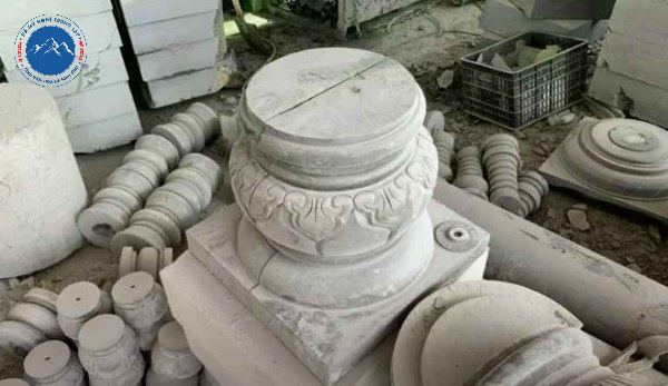 Chân cột tròn kết hợp trần và nội thất hài hòa