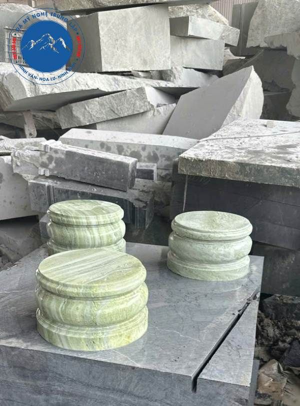 Chân tảng đá chạm khắc rồng cuốn thủy tại ý Yên