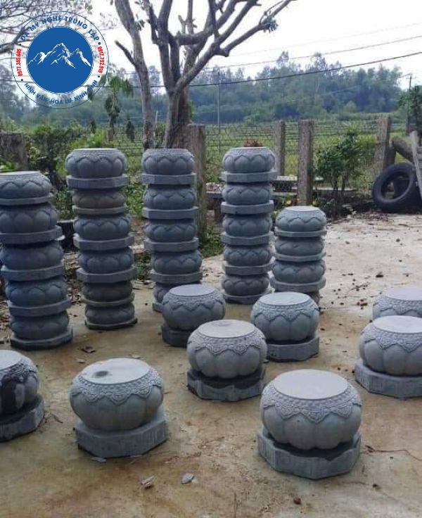 Chân tảng đá kê cột tròn nhà sàn vững chãi uy nghiêm
