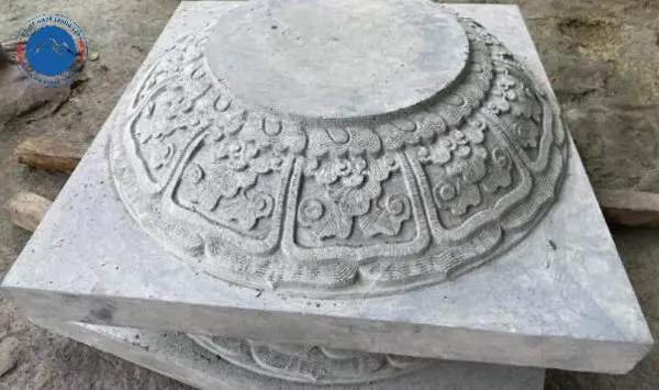 Chân tảng đá làm đế trụ cổng, tăng giá trị thẩm mỹ công trình