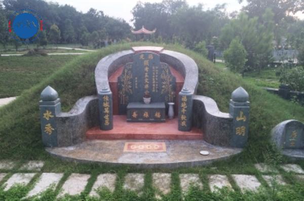 Chế tác bia đá khối chạm nổi biểu tượng hoa mẫu đơn