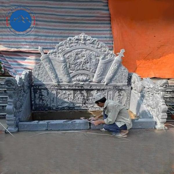Chi tiết cuốn thư đá trấn trạch chạm ngũ phúc lâm môn sắc nét
