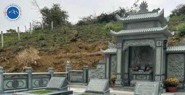 Chi tiết hoa văn trên bưng mộ hai mái
