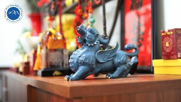 Chọn vị trí đặt Tỳ Hưu trên bàn thờ Thần Tài