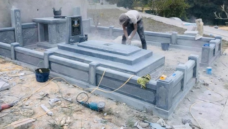 Chuẩn bị thi công lăng mộ giả đá