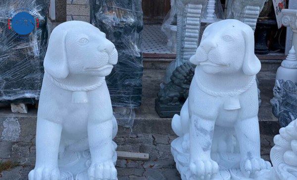 Có nên đặt tượng chó đá phong thuỷ trước nhà không?