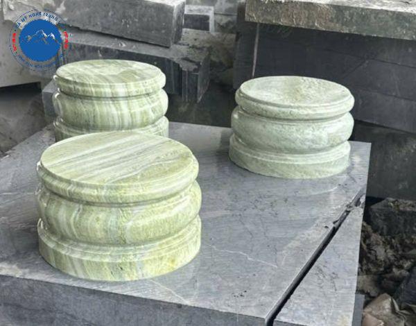 Chân tảng đá xanh sang trọng kê cột gỗ nhà cổ truyền