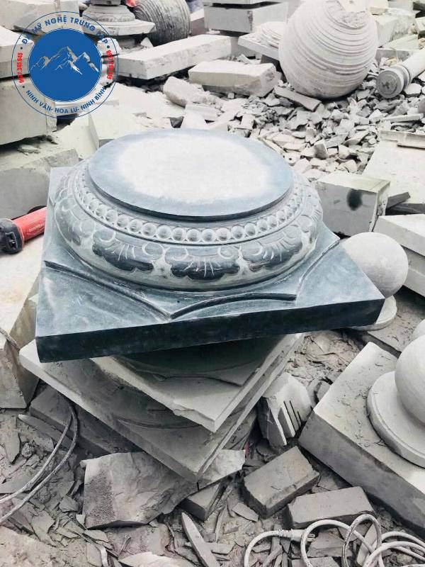 Công trình chân tảng đá hiên chạm tứ quý tại Nam Trực