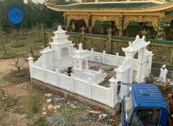 Công trình mộ đá trắng sang trọng trang nghiêm