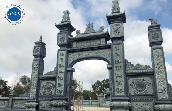 Cột đá cổng lăng mộ thiết kế theo mẫu cổ truyền đẹp