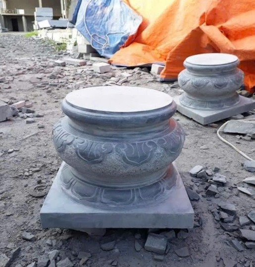 Chân cột đá đẹp với họa tiết rồng uy nghiêm