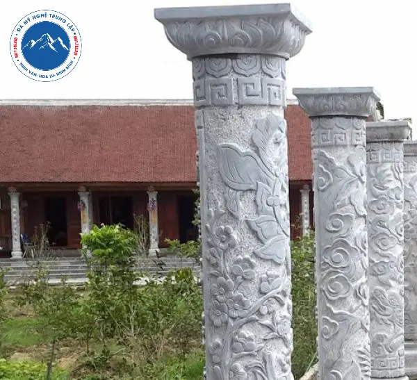 Cột đá đình chùa trang nghiêm, hoa văn tinh xảo và bền lâu