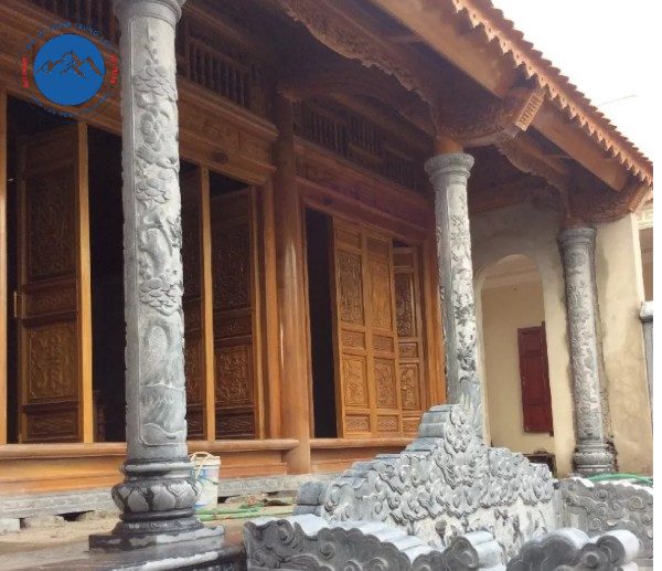 Cột đá tròn đá xanh rêu bóng mịn tự nhiên cao