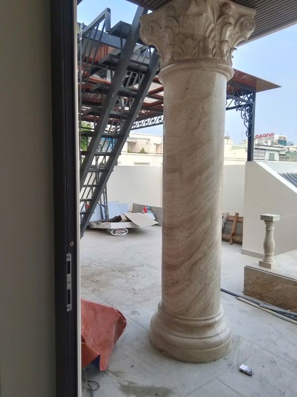 Cột đồng trụ thiết kế tỉ mỉ cho cổng đá