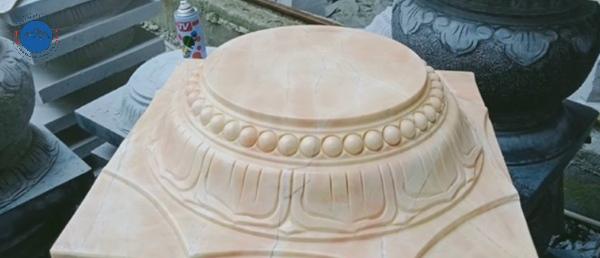Đá kê cột gỗ bằng đá ong già tuổi màu