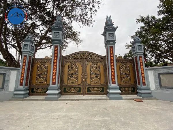 Đá xanh rêu thường được lựa chọn cho những cổng đình có chi phí cao