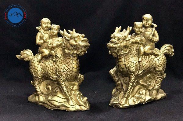 Đặt kỳ lân trên bàn thờ Thần Tài