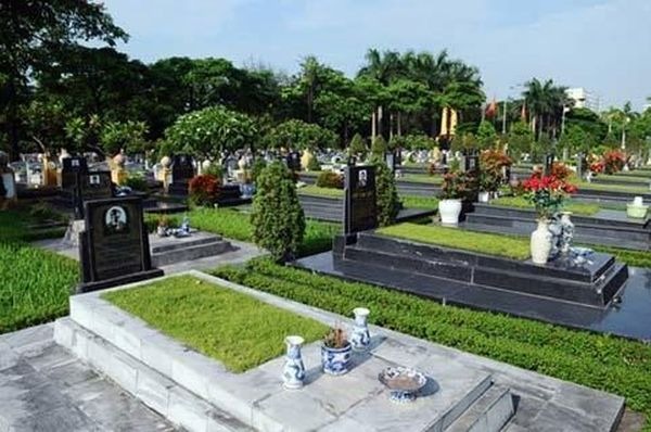 Đặt theo nguyên tắc “Nam tả Nữ hữu”