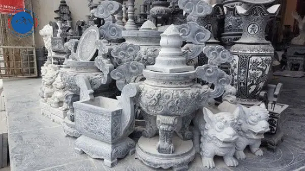 Đồ thờ đá phục vụ nghi lễ, tôn kính tổ tiên và thần linh