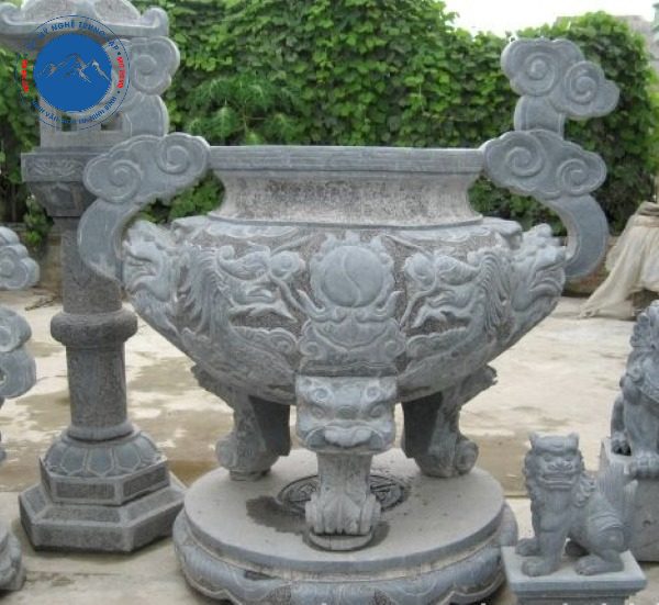 Giá lư hương đá ngoài trời theo chất liệu chế tác