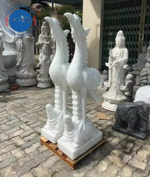 Hạc đá dẫn dắt năng lượng tích cực cho lối đi sân vườn