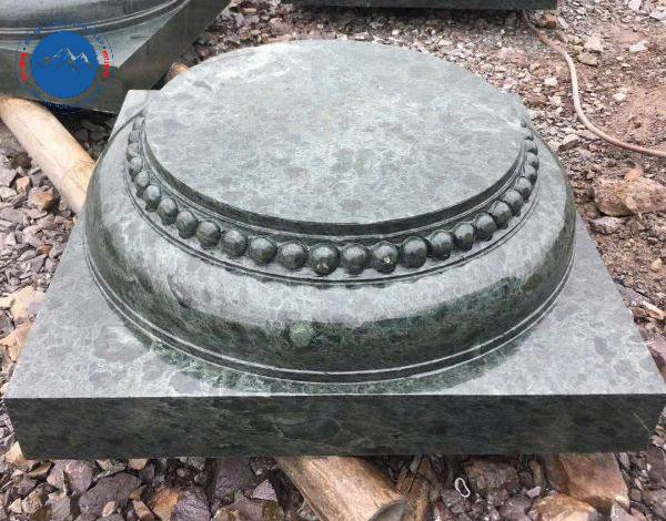 Hình ảnh lắp dựng cột đồng trụ đá phượng múa Quảng Xương