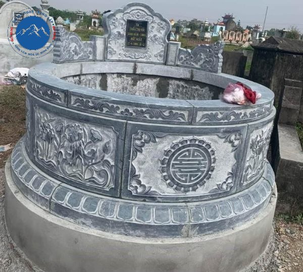 Hoa văn chạm khắc tinh xảo tạo điểm nhấn cho mộ tròn